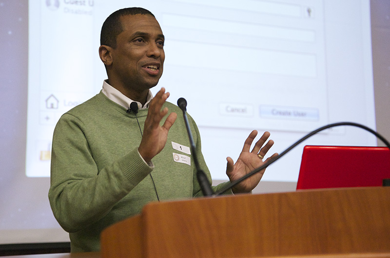 PMUG President Khürt Williams speaking on Mac OS X Security at the December 2012 meeting — photo by Michael Blank